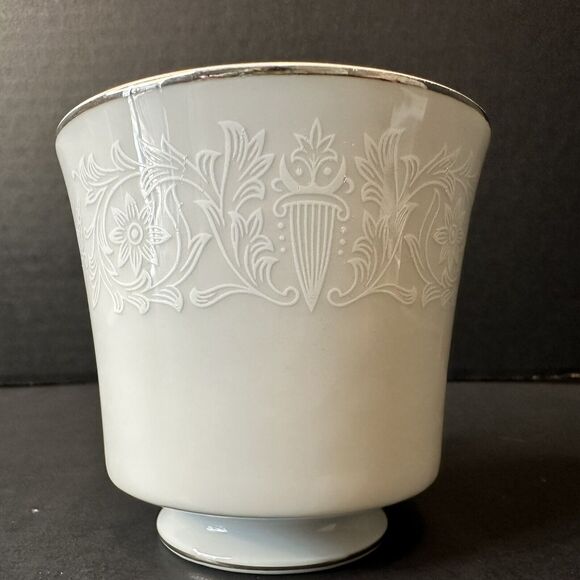 CROWN VICTORIA Lovelace 1 Footed Cup White w/Flowers & Urns White Background - Picture 6 of 10